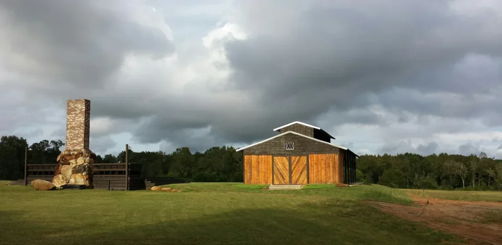 barn+with+sky